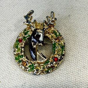 Vintage Christmas Reindeer Wreath Brooch Gold Tone Holiday‎ Pin Enamel